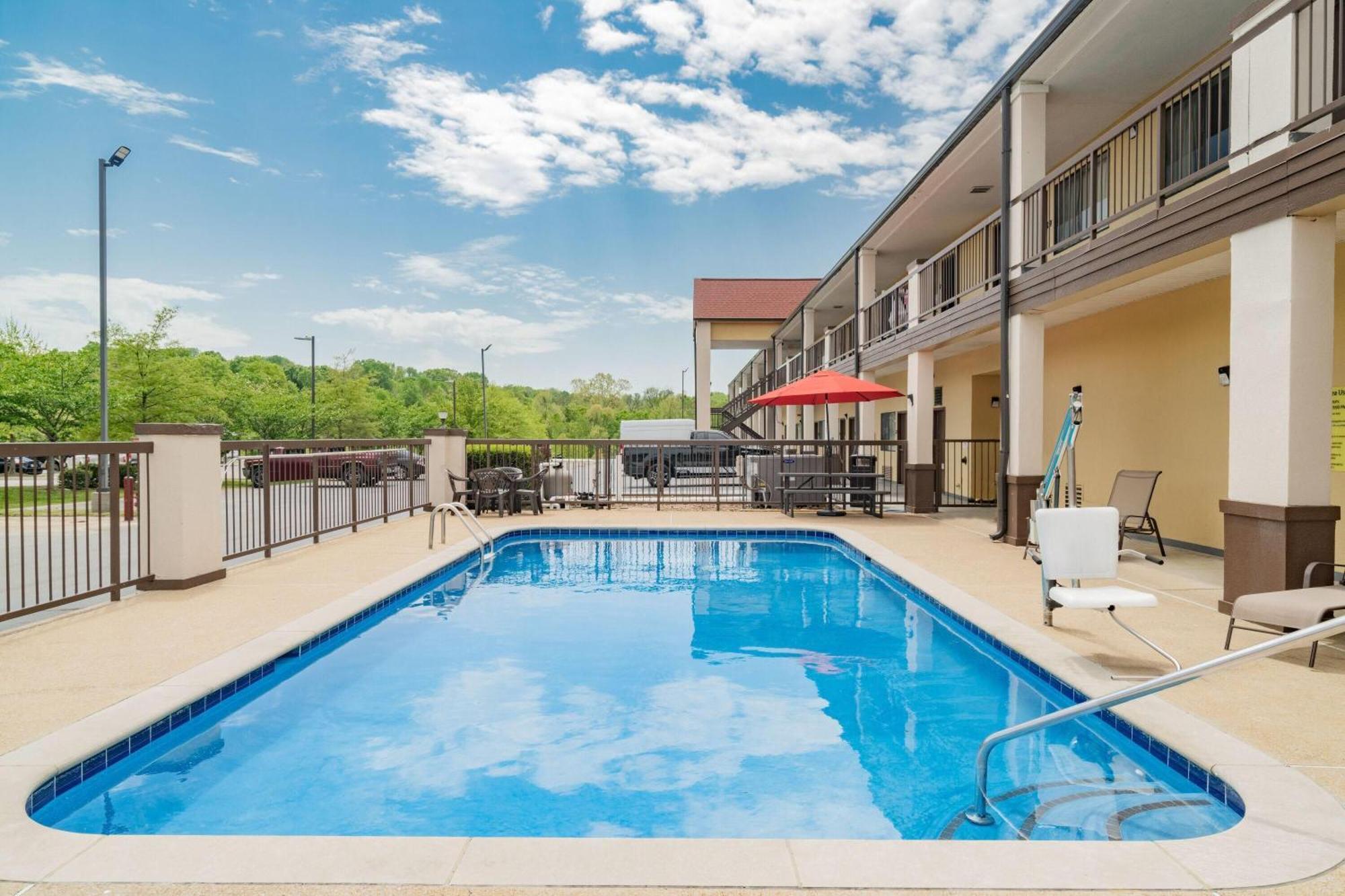 Hotel Super 8 By Wyndham Columbia Exterior foto